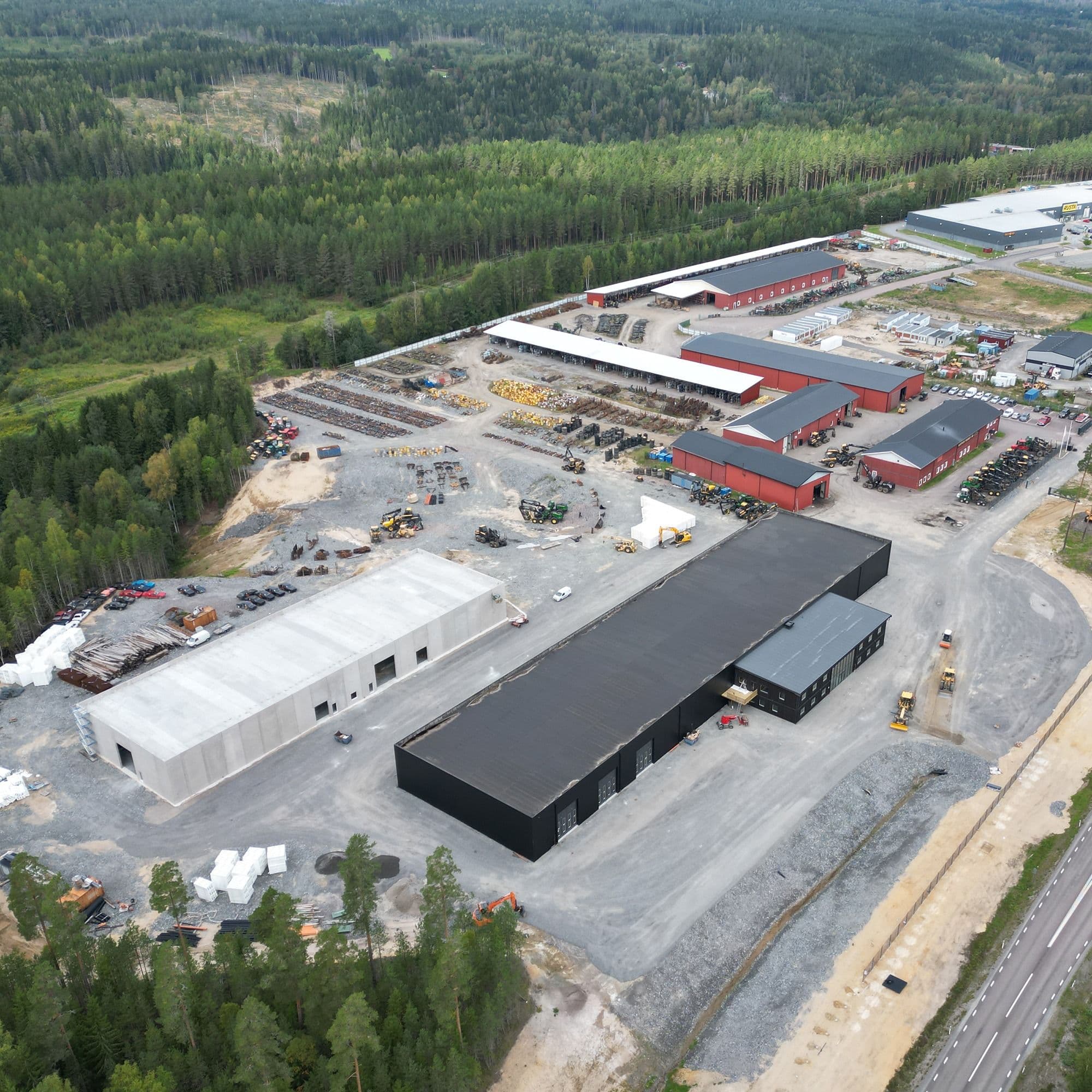 Koppom Maskins anläggning i Charlottenberg sedd från luften